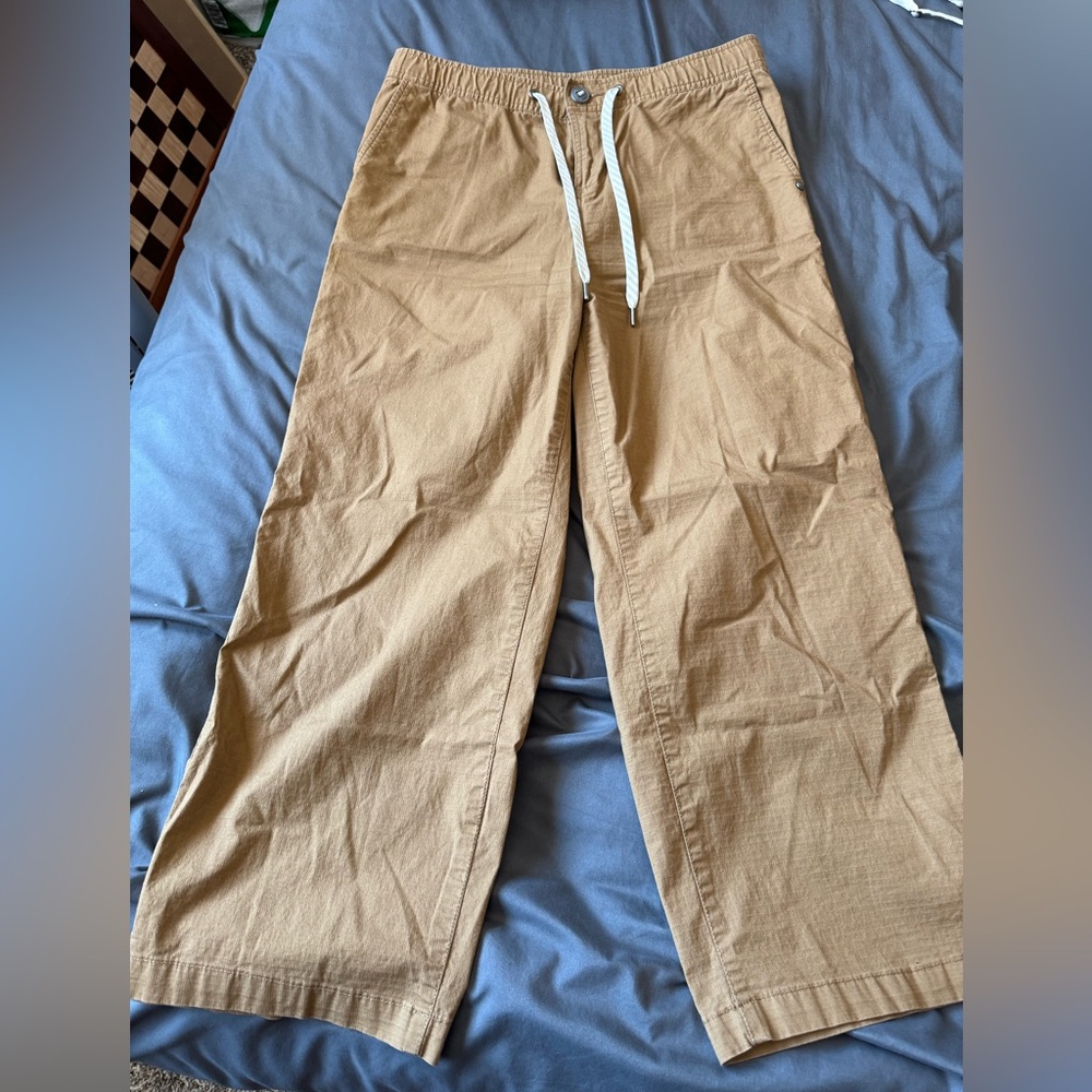 Vuori women’s brown ripstop wide leg pant